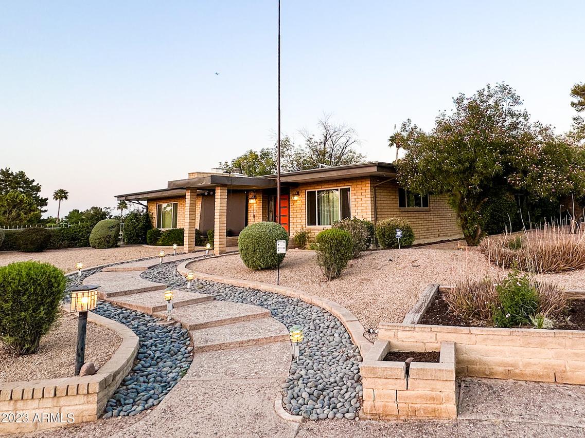 512 E Mesa Vista Ln., Mesa, AZ 85203