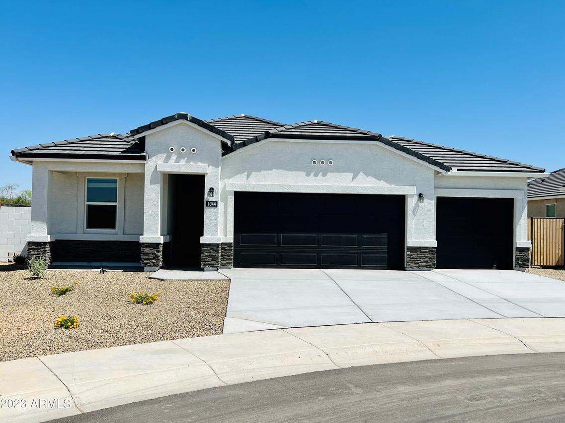 1044 W Castle Ct., Casa Grande, AZ 85122