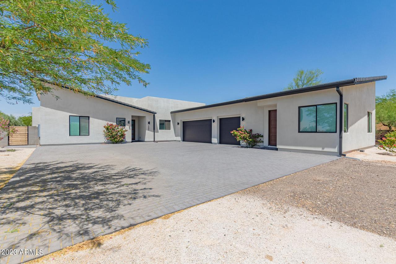 9090 W Calle Lejos, Peoria, AZ 85383