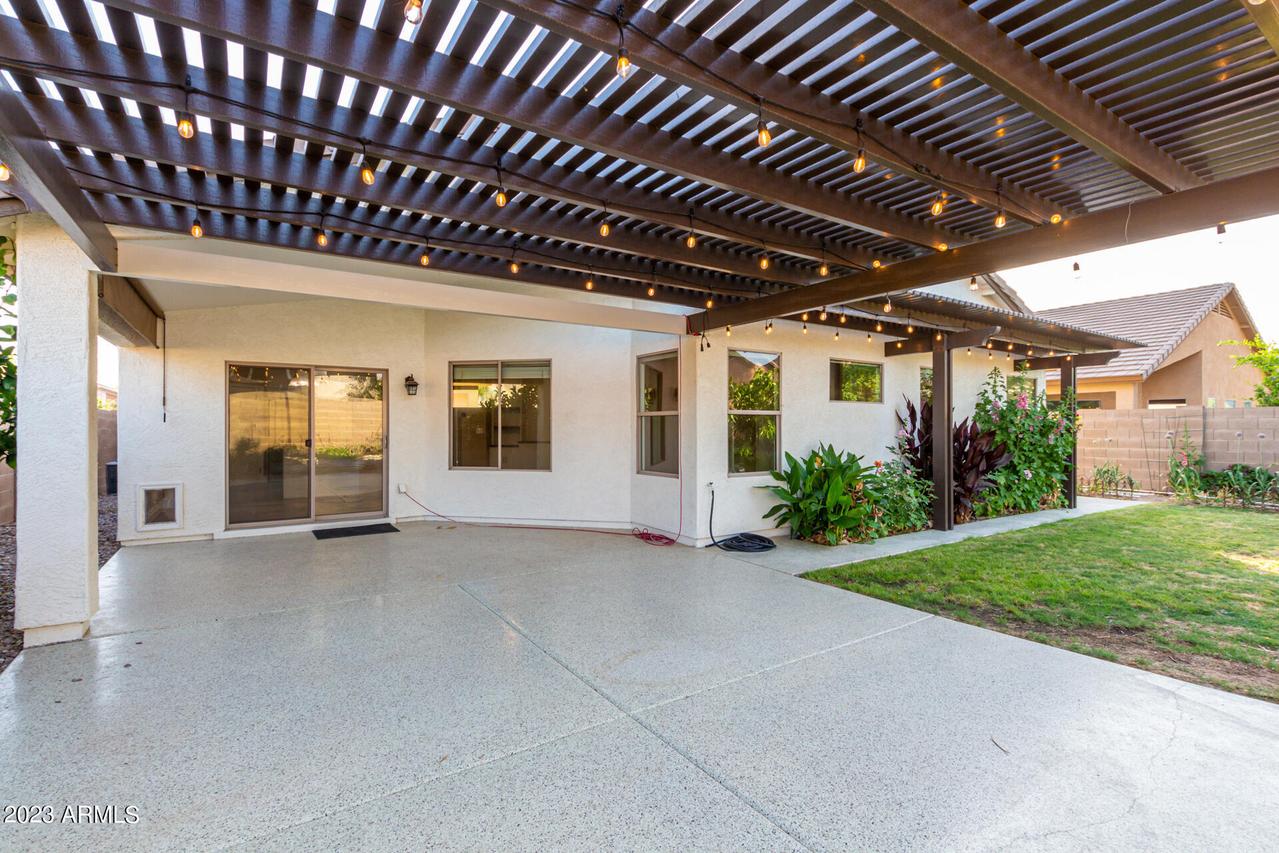 678 W Jersey Way, San Tan Valley, AZ 85143