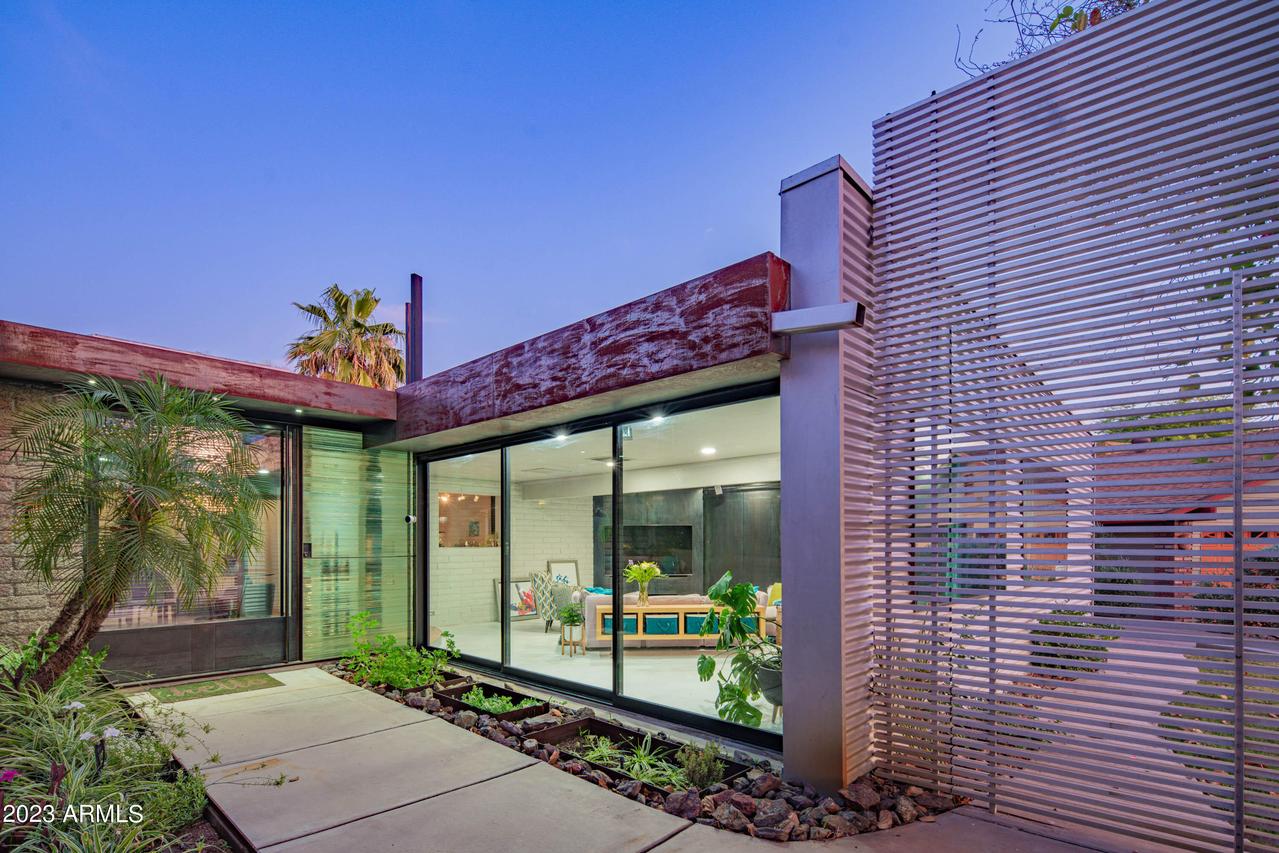 15223 N 4th St., Phoenix, AZ 85022