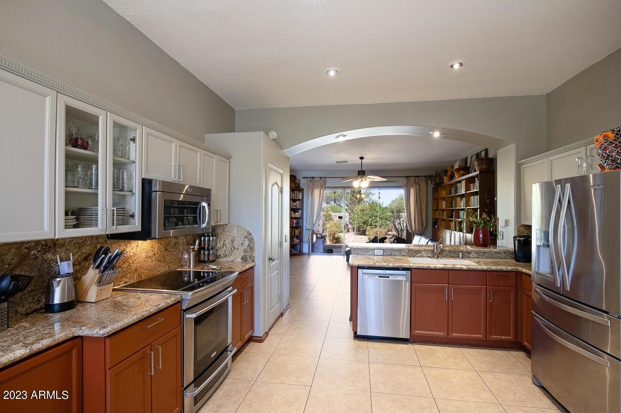 17240 N 6th Ave., Phoenix, AZ 85023