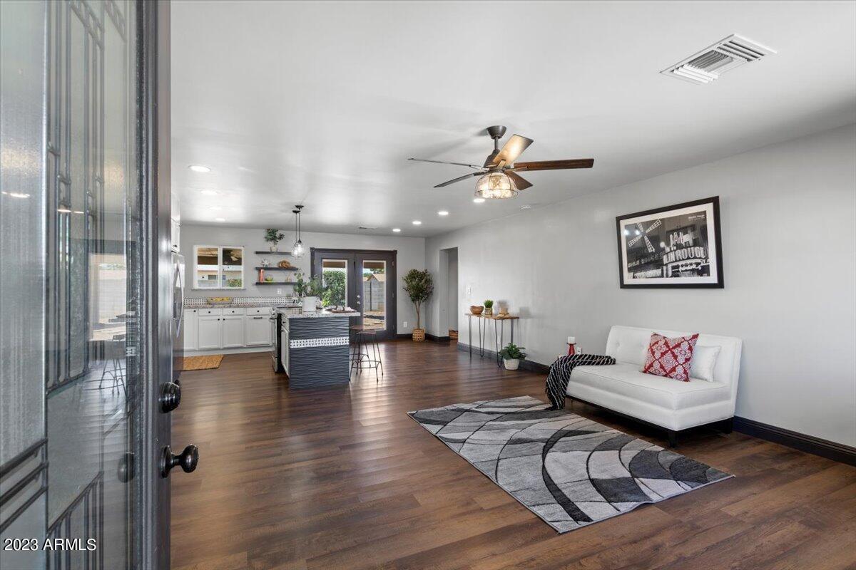 17827 N 43rd St., Phoenix, AZ 85032