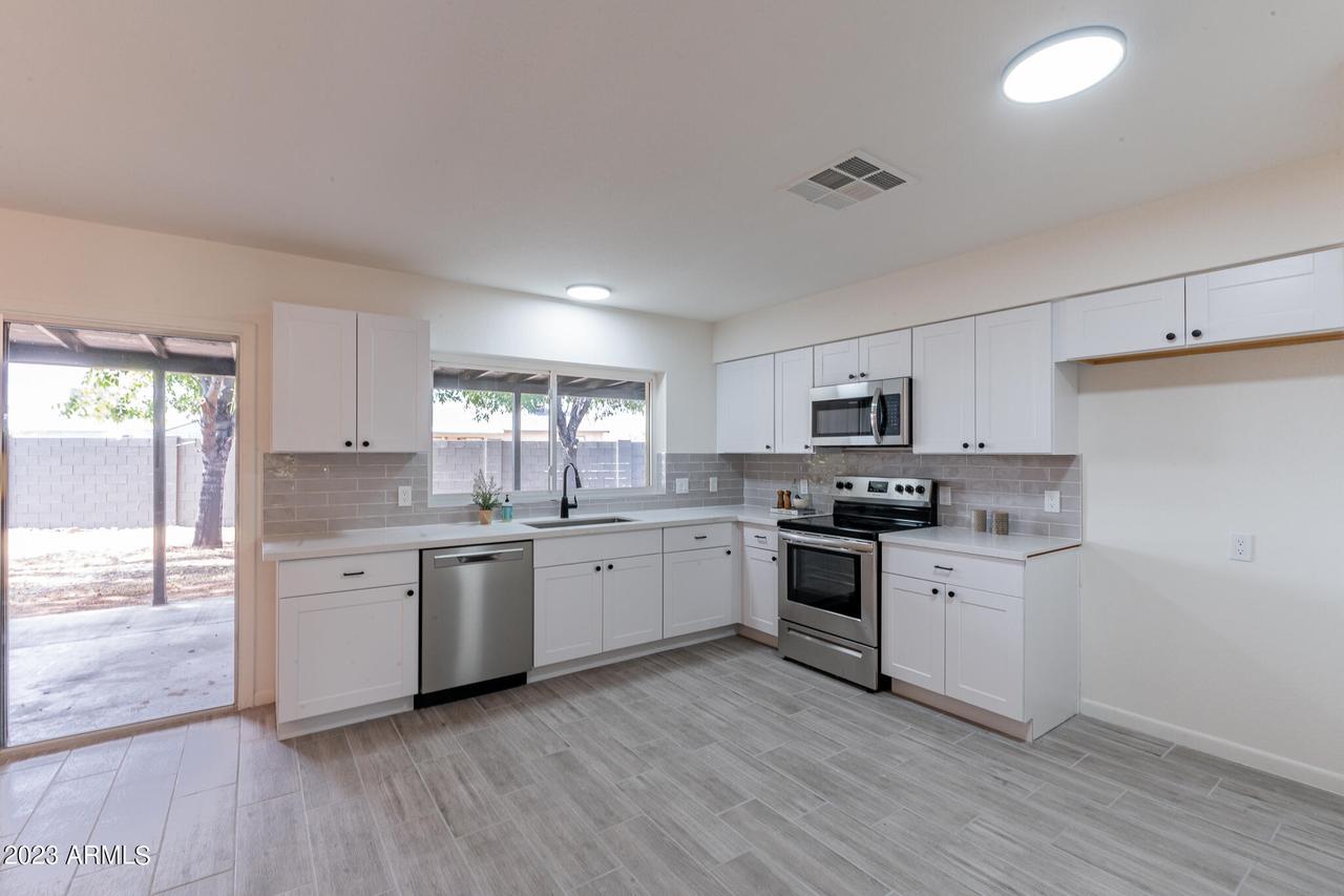 15627 N 59th Ln., Glendale, AZ 85306