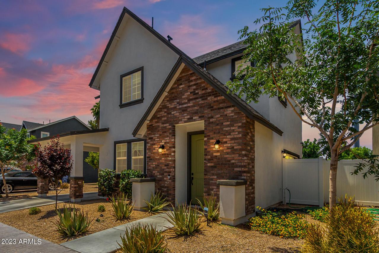 13830 N 7th Way, Phoenix, AZ 85022