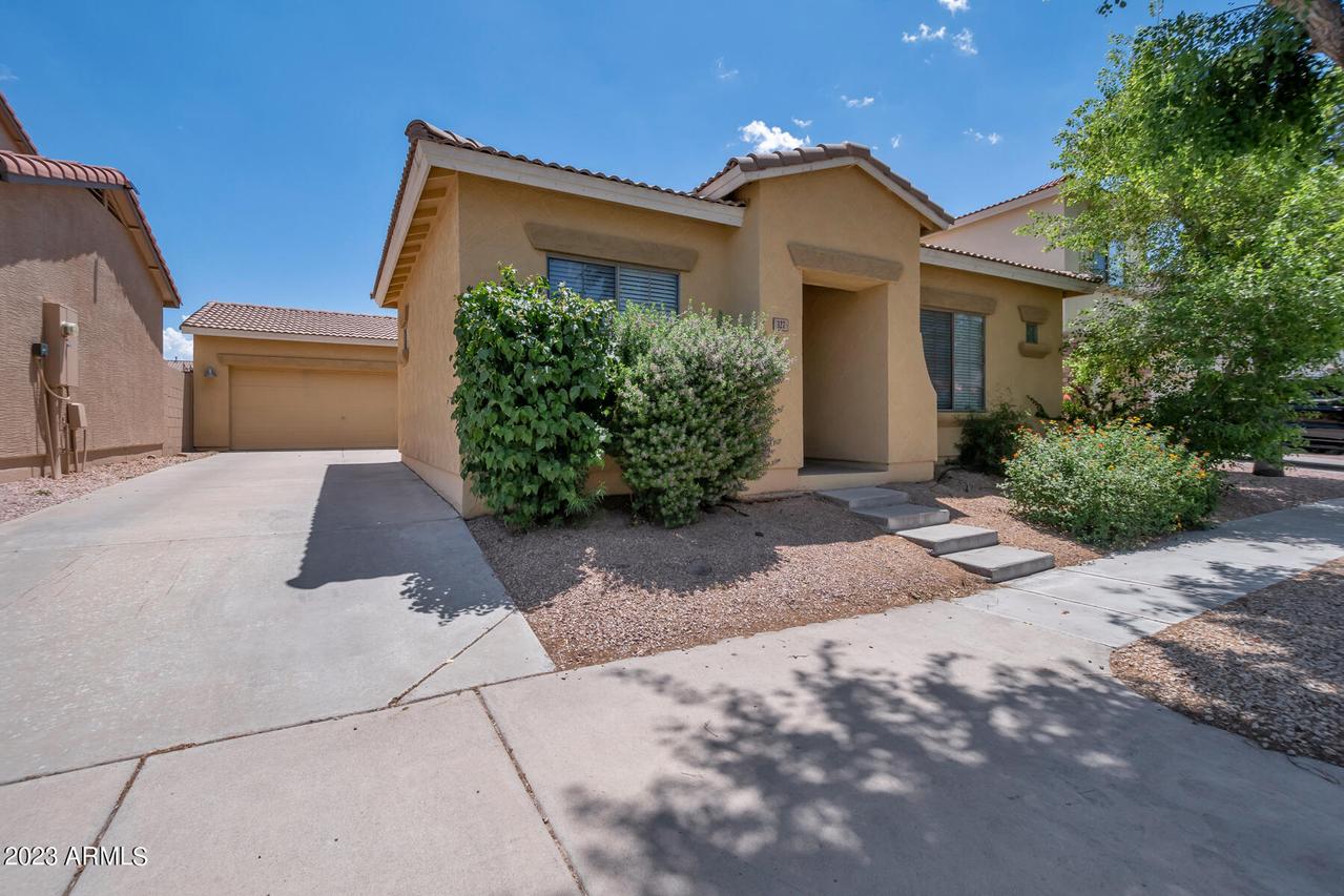 327 N 76th Pl., Mesa, AZ 85207