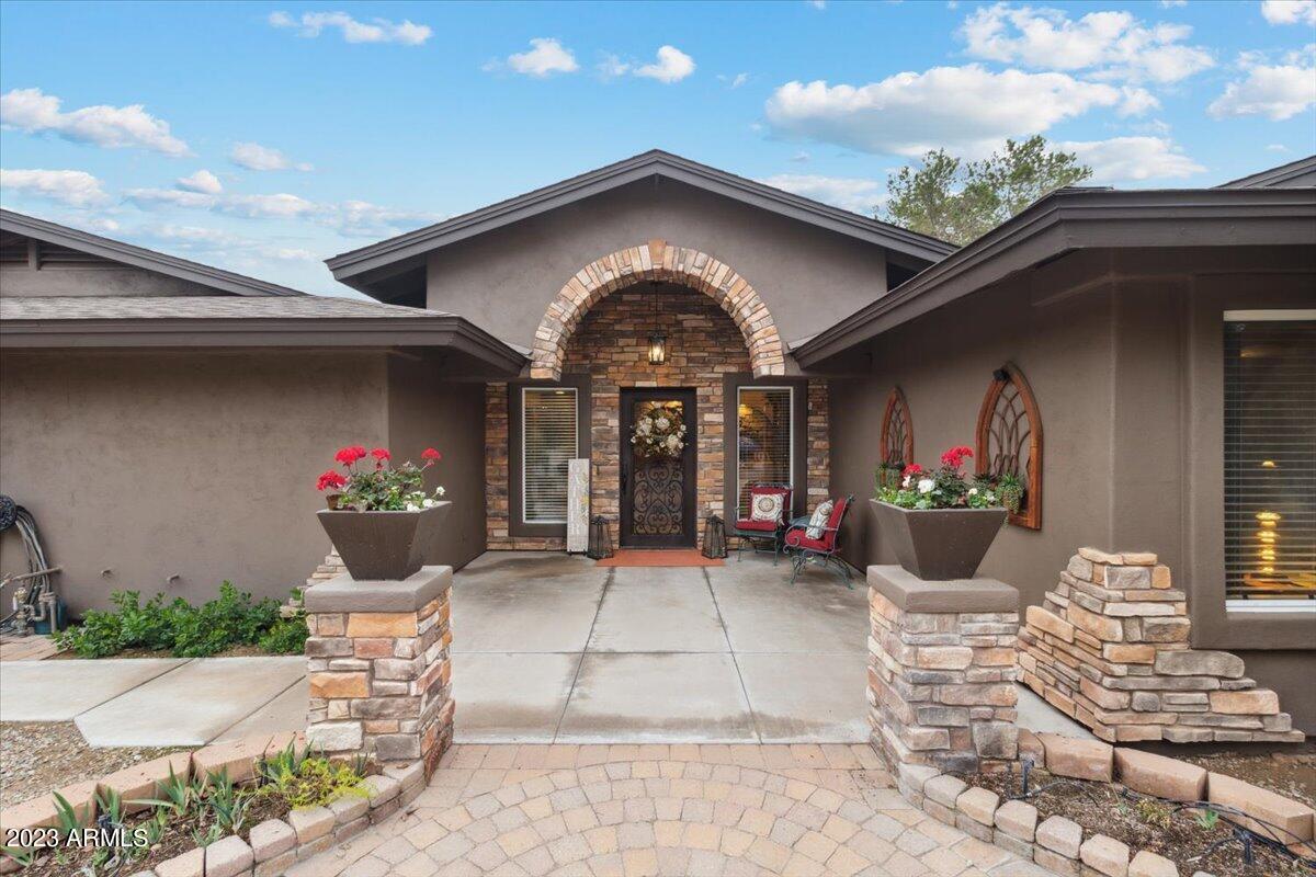 5213 W Saguaro Park Ln., Glendale, AZ 85310