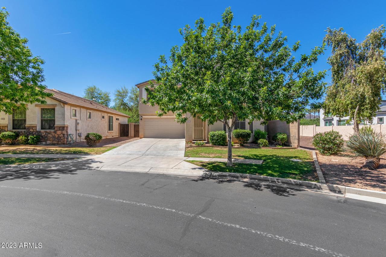 1801 E Donner Dr., Phoenix, AZ 85042