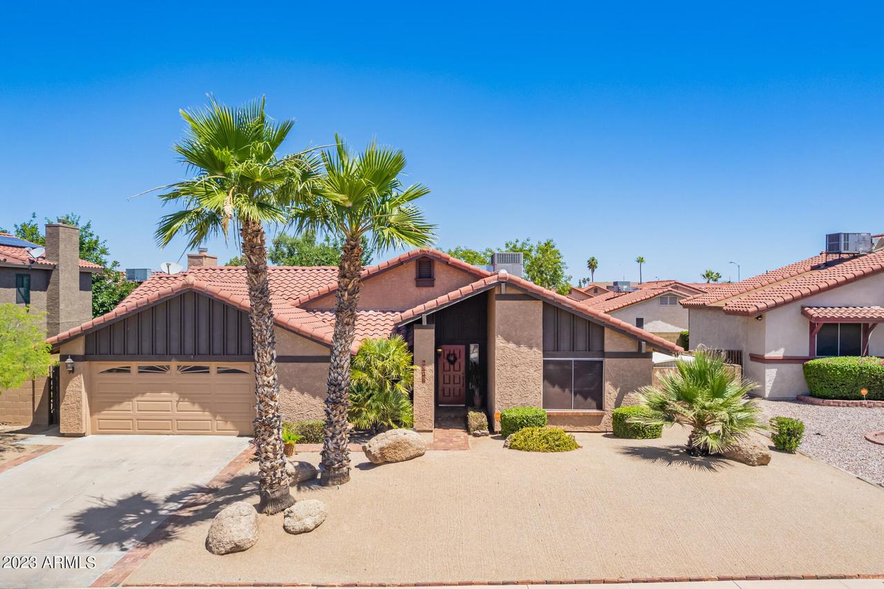 7838 W Canterbury Dr., Peoria, AZ 85345