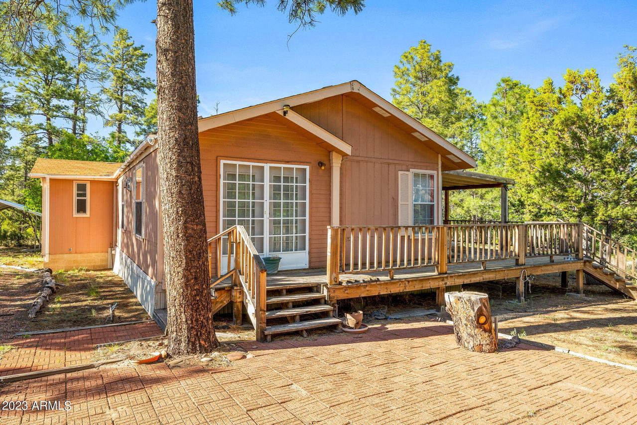 2097 Gilbert Ln., Overgaard, AZ 85933