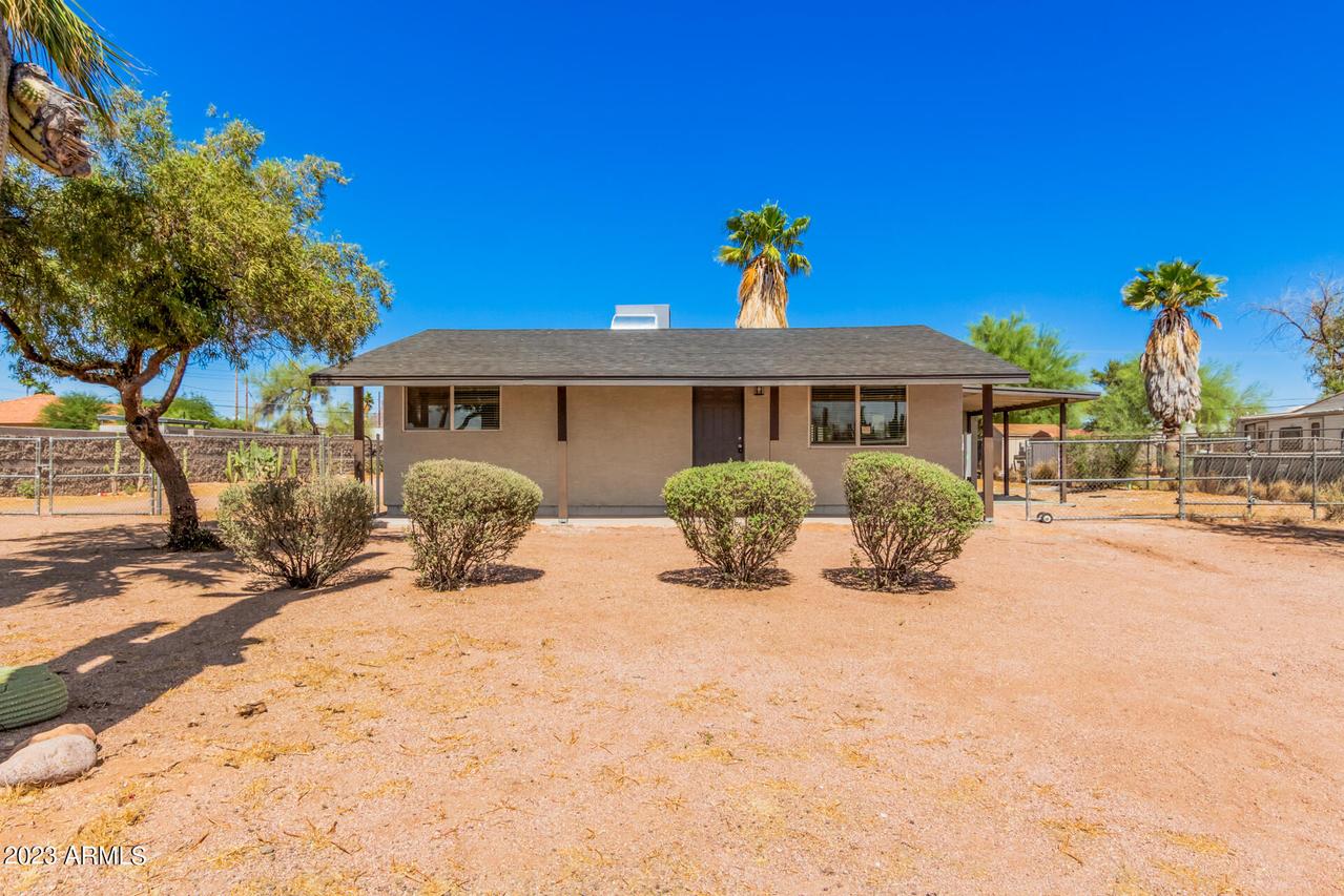 703 N Valley Dr., Apache Junction, AZ 85220