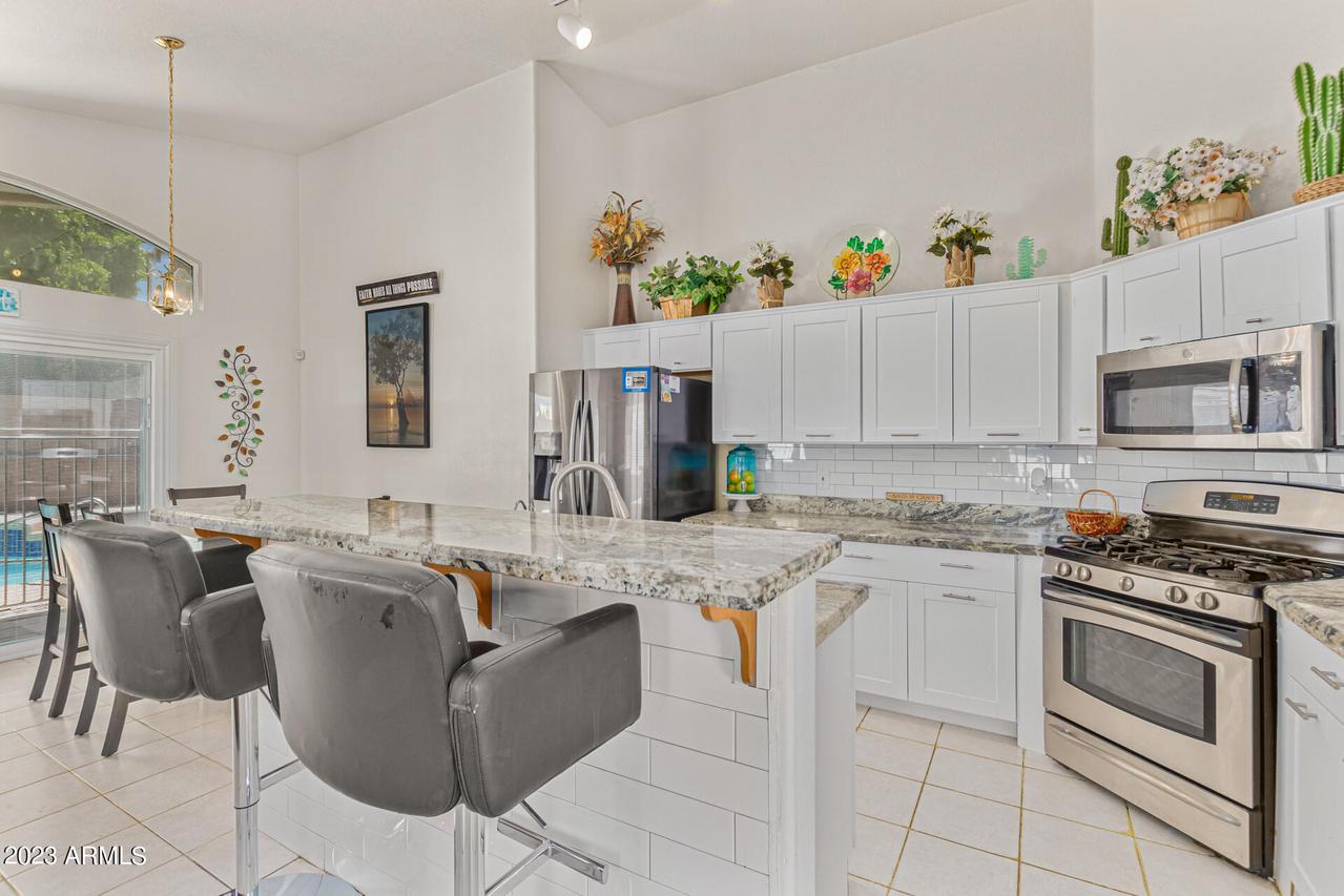 5407 N 87th Ave., Glendale, AZ 85305