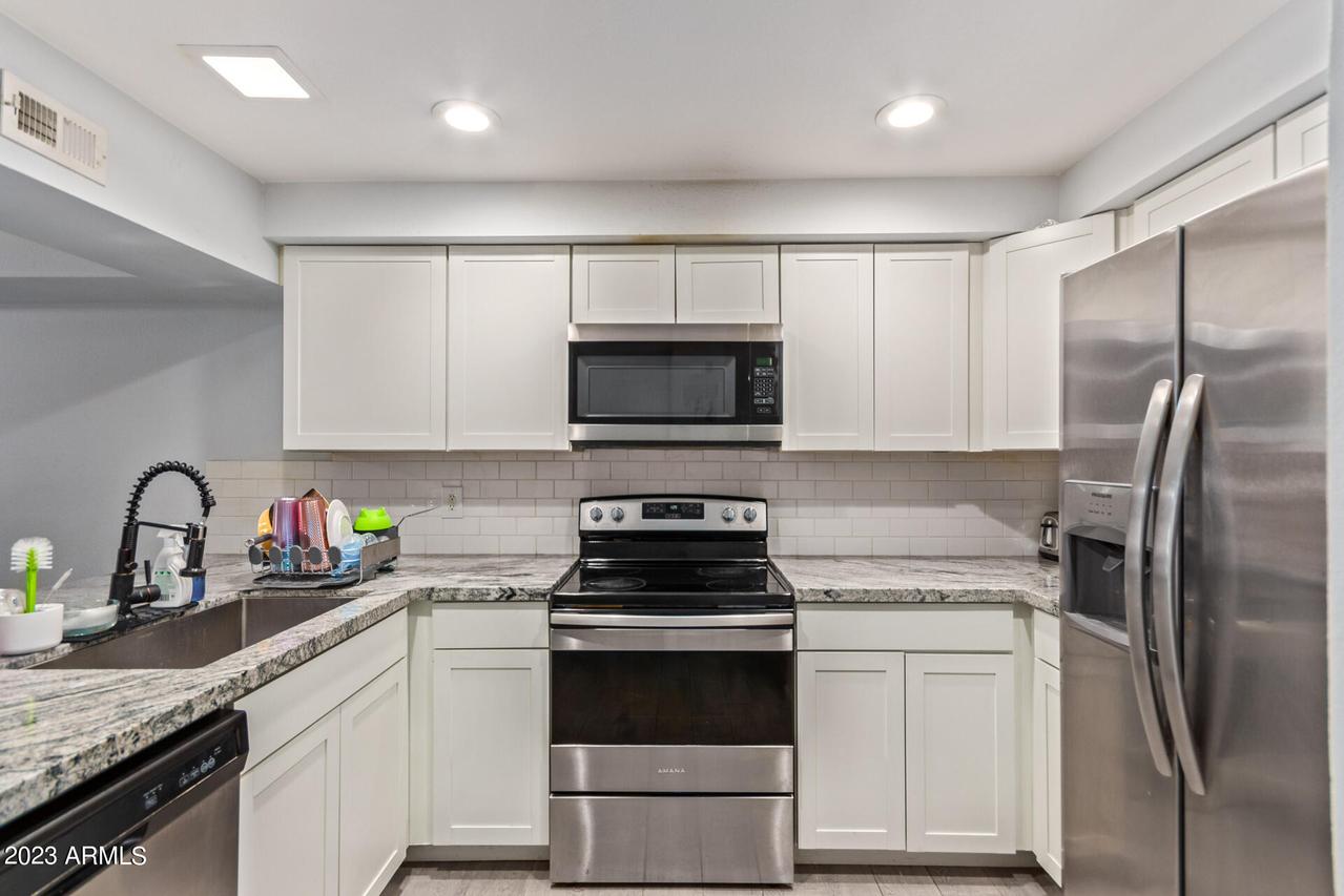 2121 W Union Hills Dr. #102, Phoenix, AZ 85027