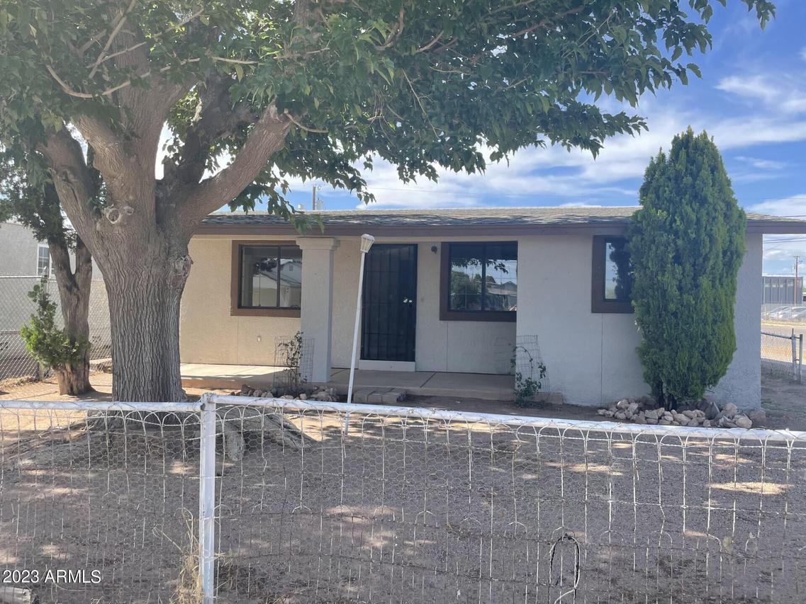 942 E 20th St., Douglas, AZ 85607