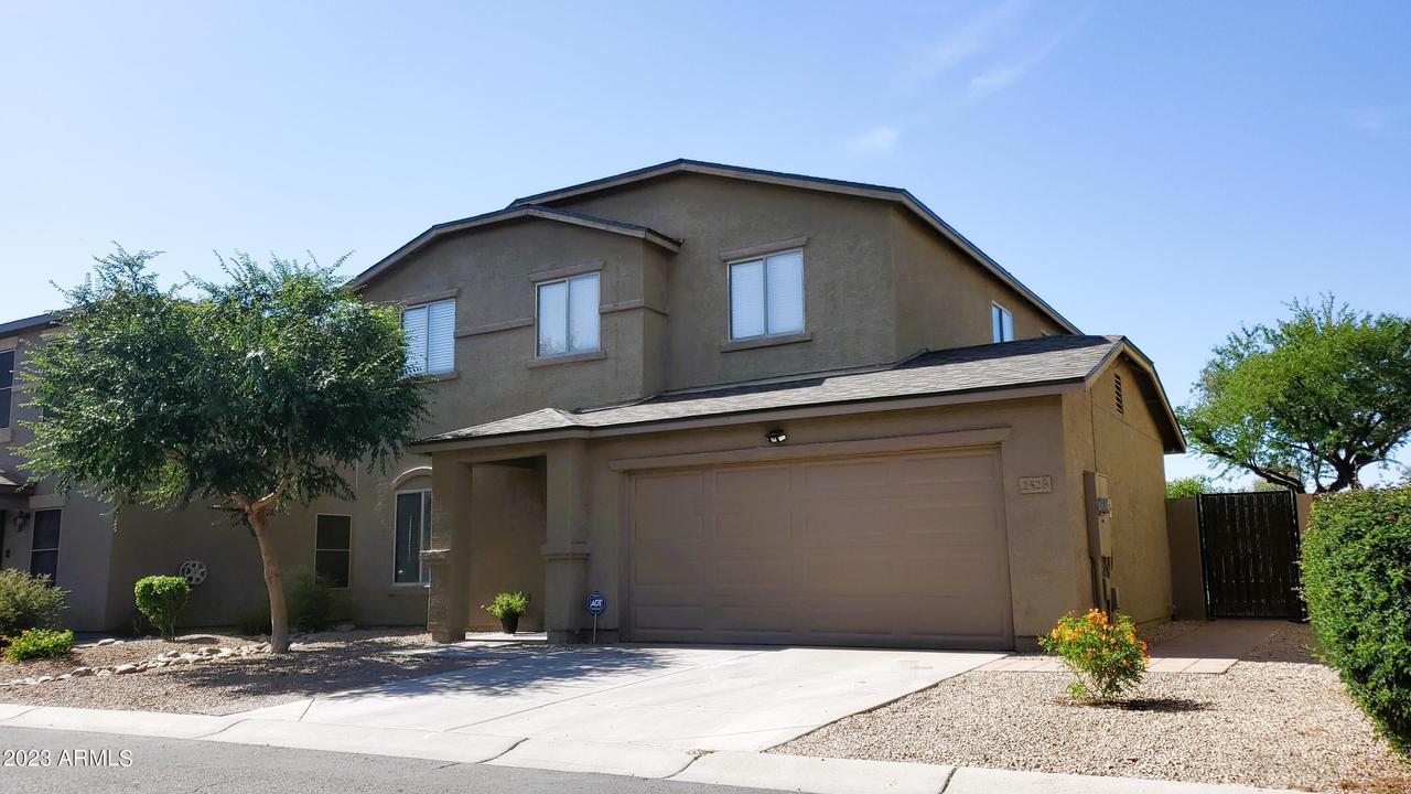 2528 E Meadow Creek Way, San Tan Valley, AZ 85140