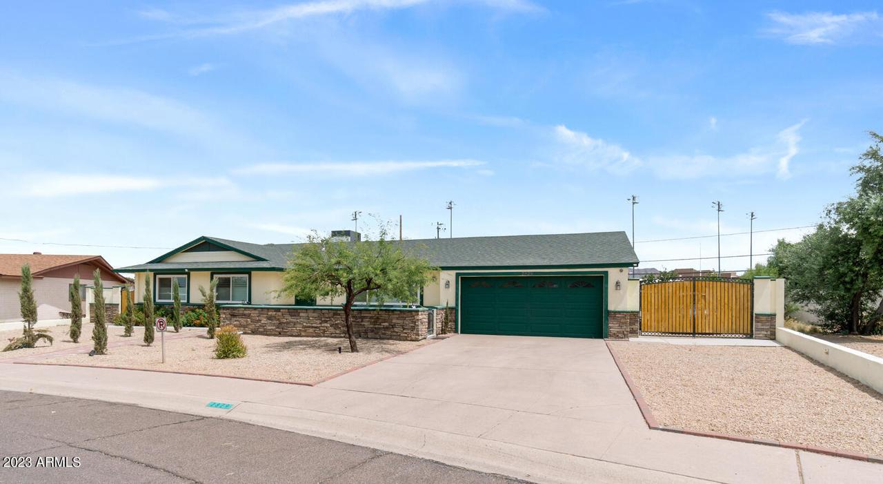 2829 E Mercer Ln., Phoenix, AZ 85028