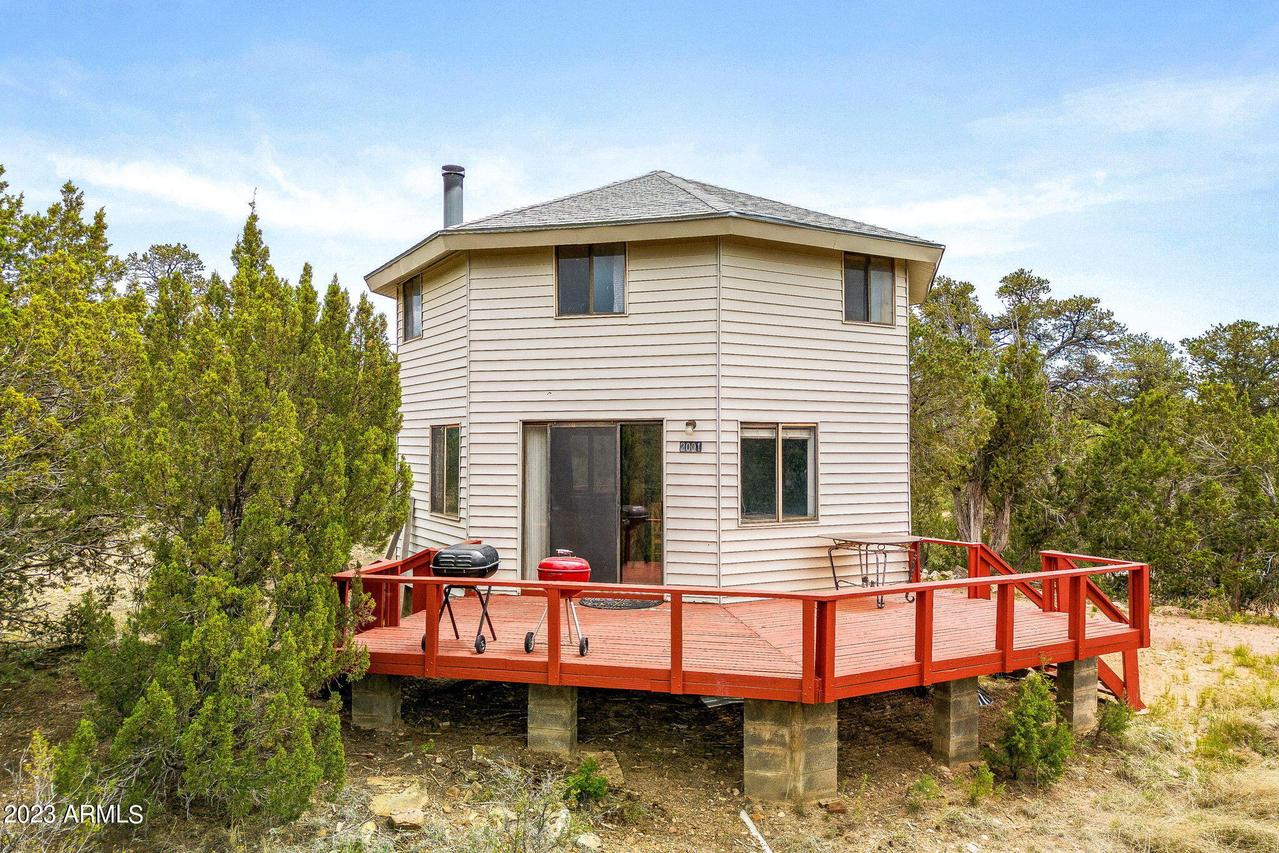 2001 Shadow Pines Dr., Overgaard, AZ 85933