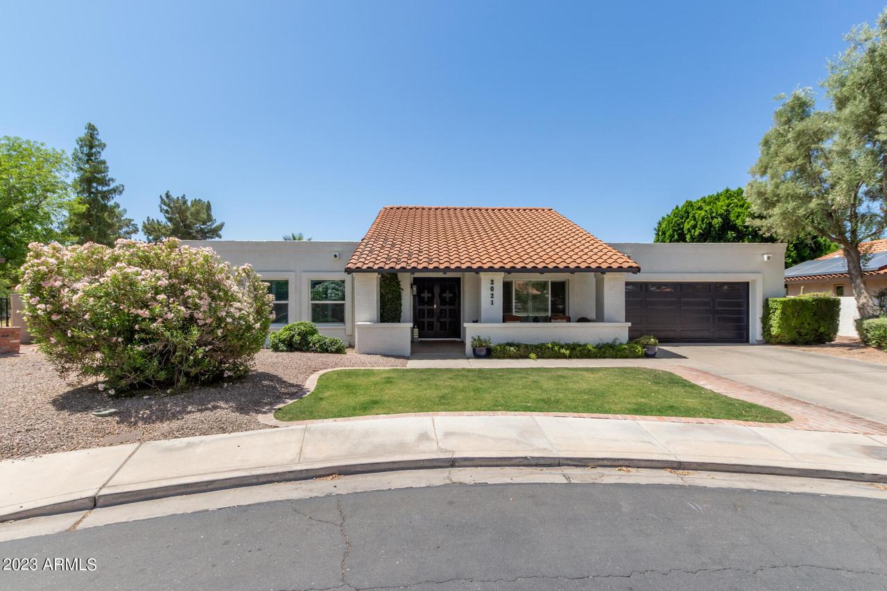 2021 W Lobo Cir., Mesa, AZ 85202