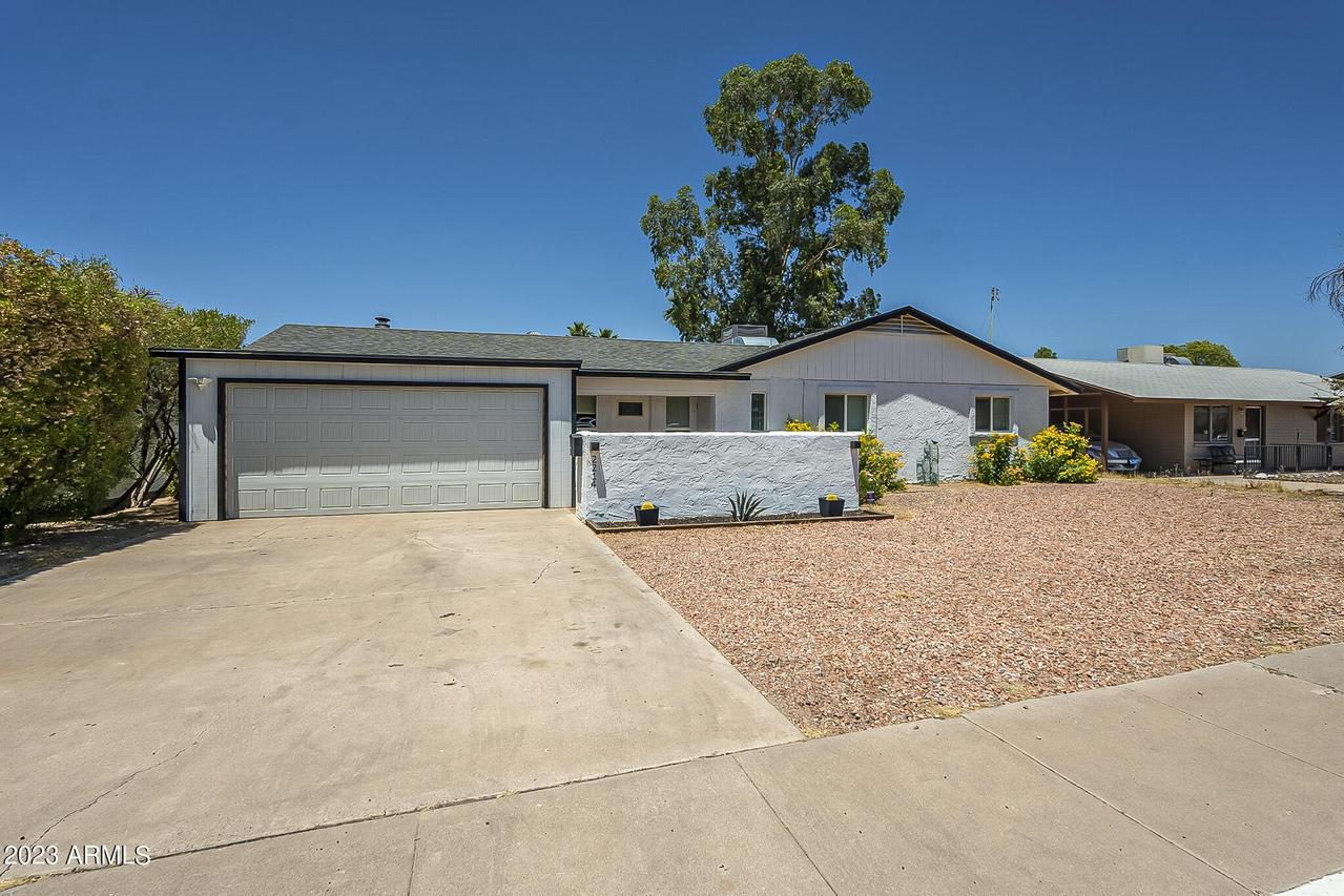 2214 E Nisbet Rd., Phoenix, AZ 85022