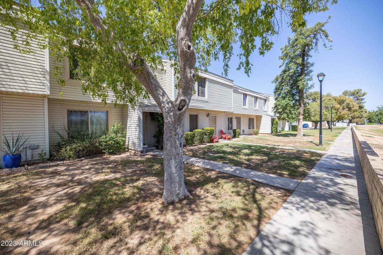 407 E Woodman Dr., Tempe, AZ 85283