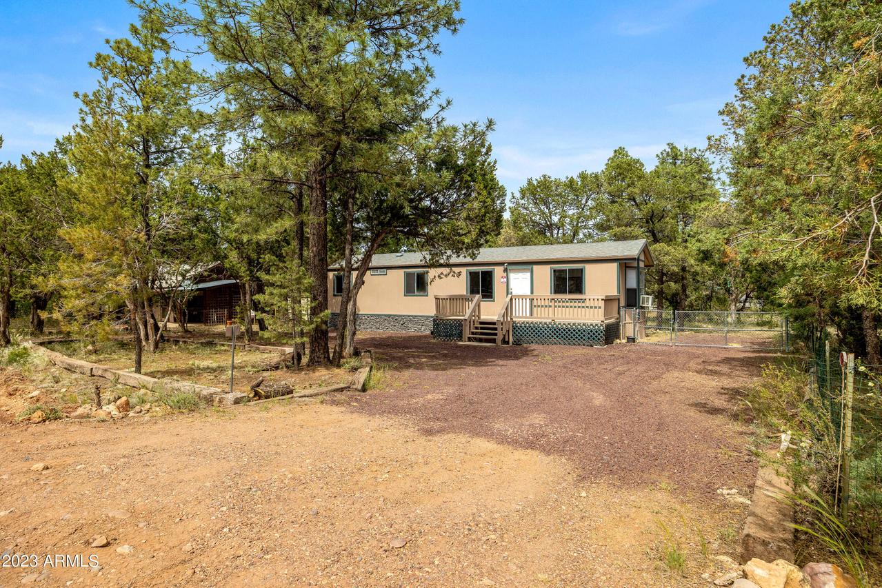 2977 Hunters Rd., Overgaard, AZ 85933