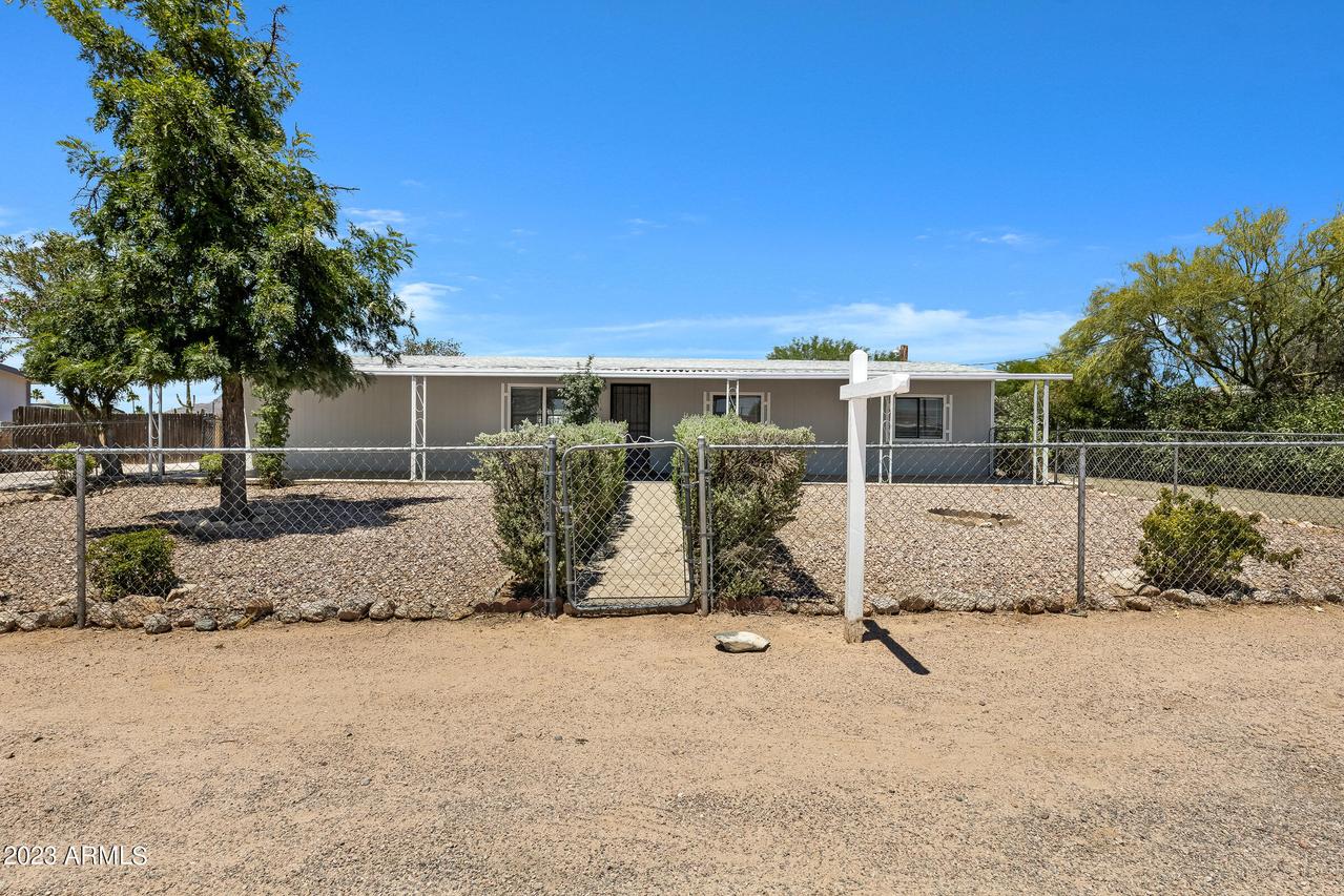 1110 W Manzanita St., Apache Junction, AZ 85120