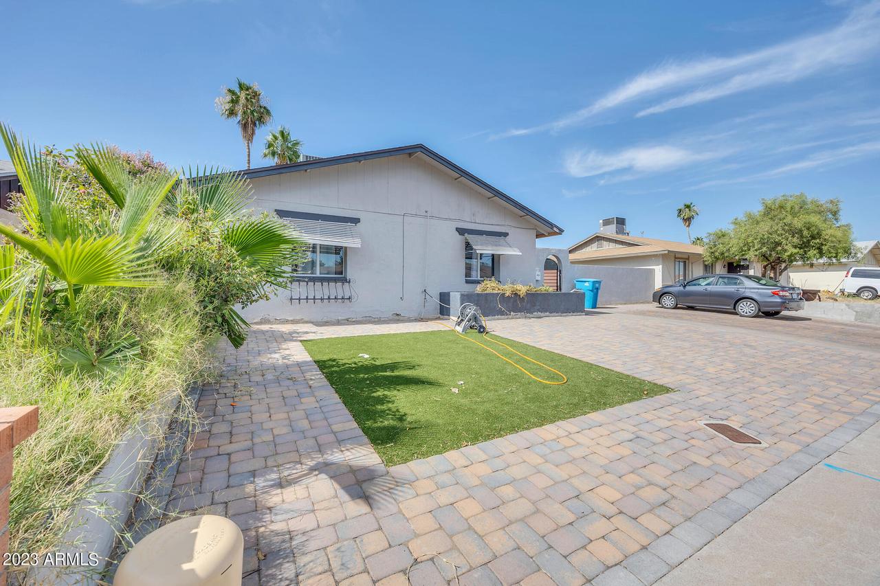 3360 W Mauna Loa Ln., Phoenix, AZ 85053