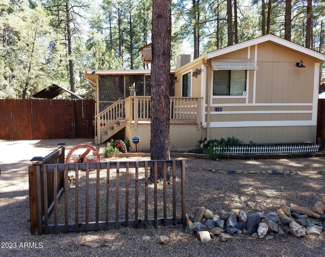 2185 S Woods Dr., Overgaard, AZ 85933