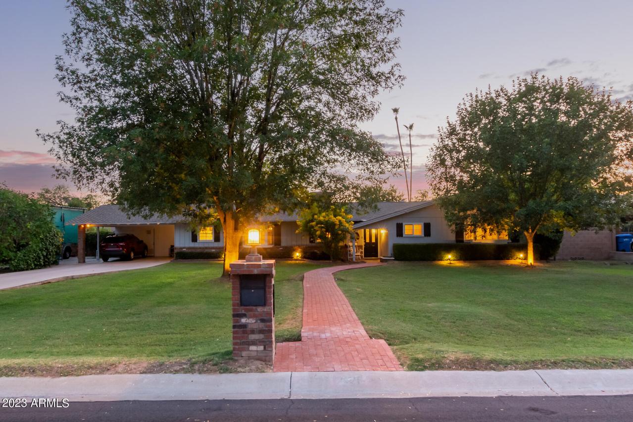 7126 N 13th St., Phoenix, AZ 85020