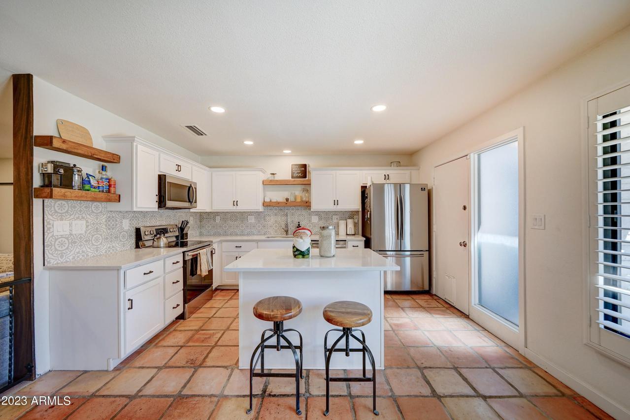 2340 W Shaw Butte Dr., Phoenix, AZ 85029