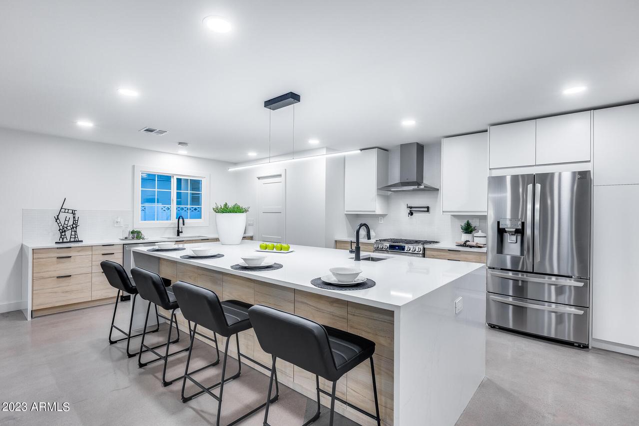 129 E Ellis Dr., Tempe, AZ 85282