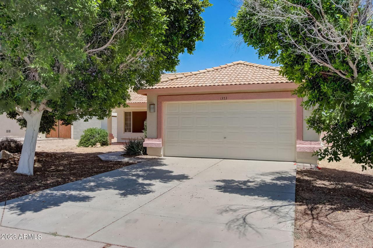 1353 S Valley Dr., Apache Junction, AZ 85120