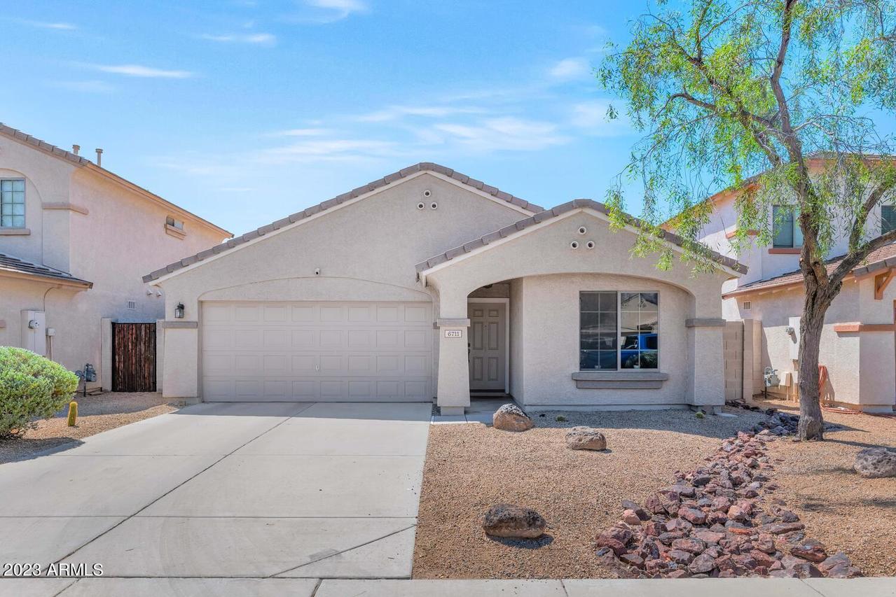 6711 W Desert Ln., Laveen, AZ 85339