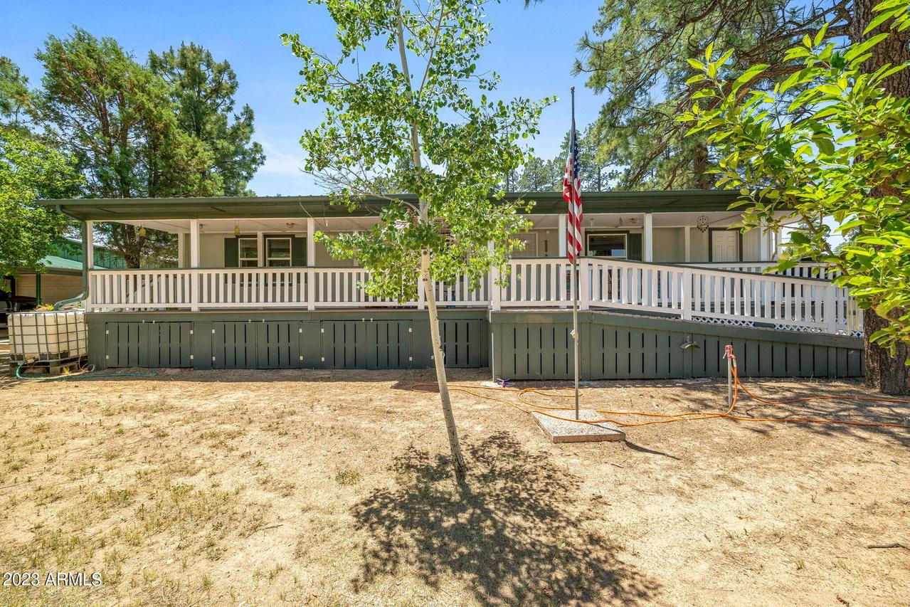 2005 Sunset Tr., Overgaard, AZ 85933