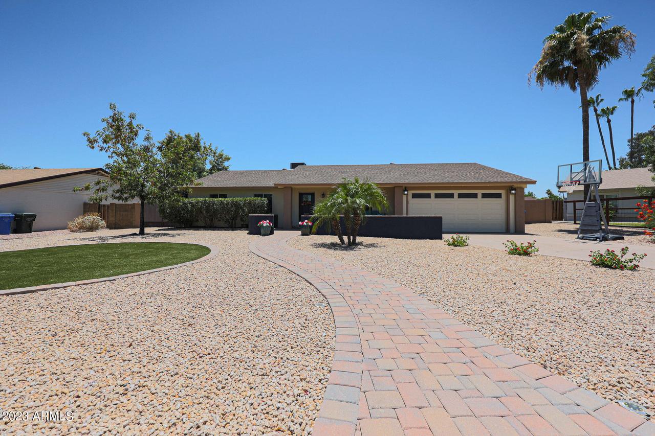 2613 E Mercer Ln., Phoenix, AZ 85028