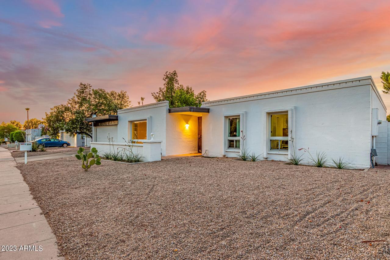 550 E Piping Rock Rd., Phoenix, AZ 85022