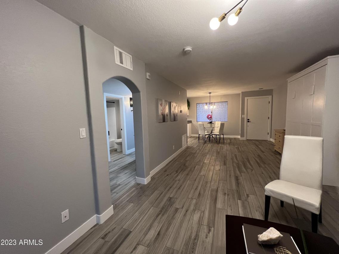 12212 N Paradise Village Pkwy. #422, Phoenix, AZ 85032