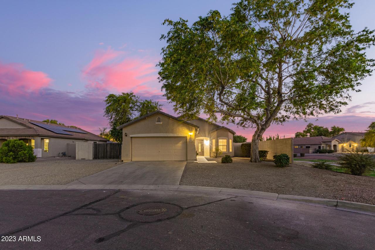 1033 E Chelsea Dr., San Tan Valley, AZ 85140