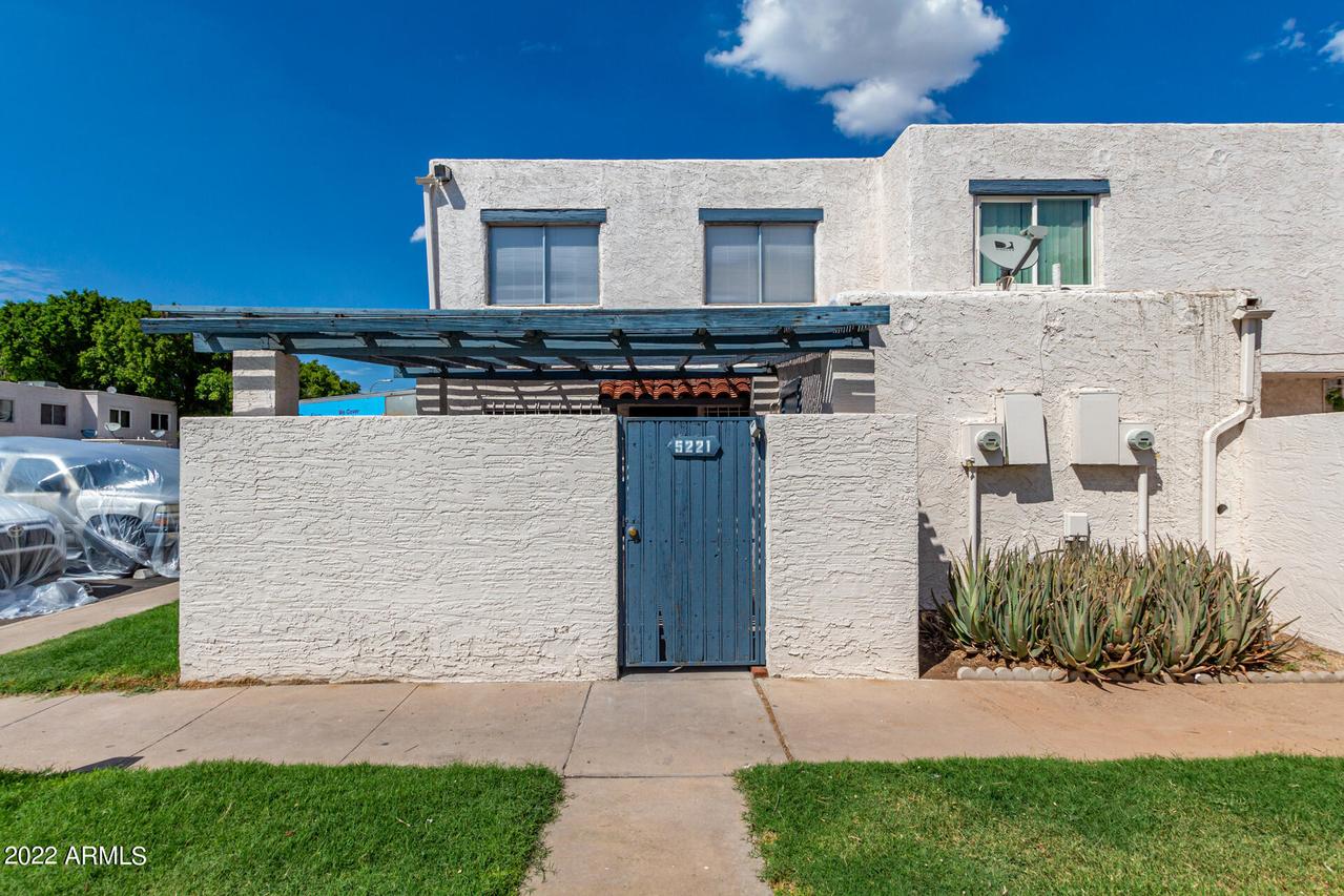 5221 N 42nd Pkwy., Phoenix, AZ 85019