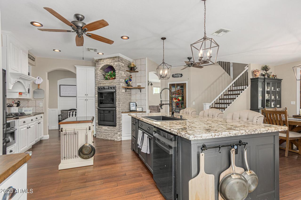 2207 W Calle Del Sol, Phoenix, AZ 85085