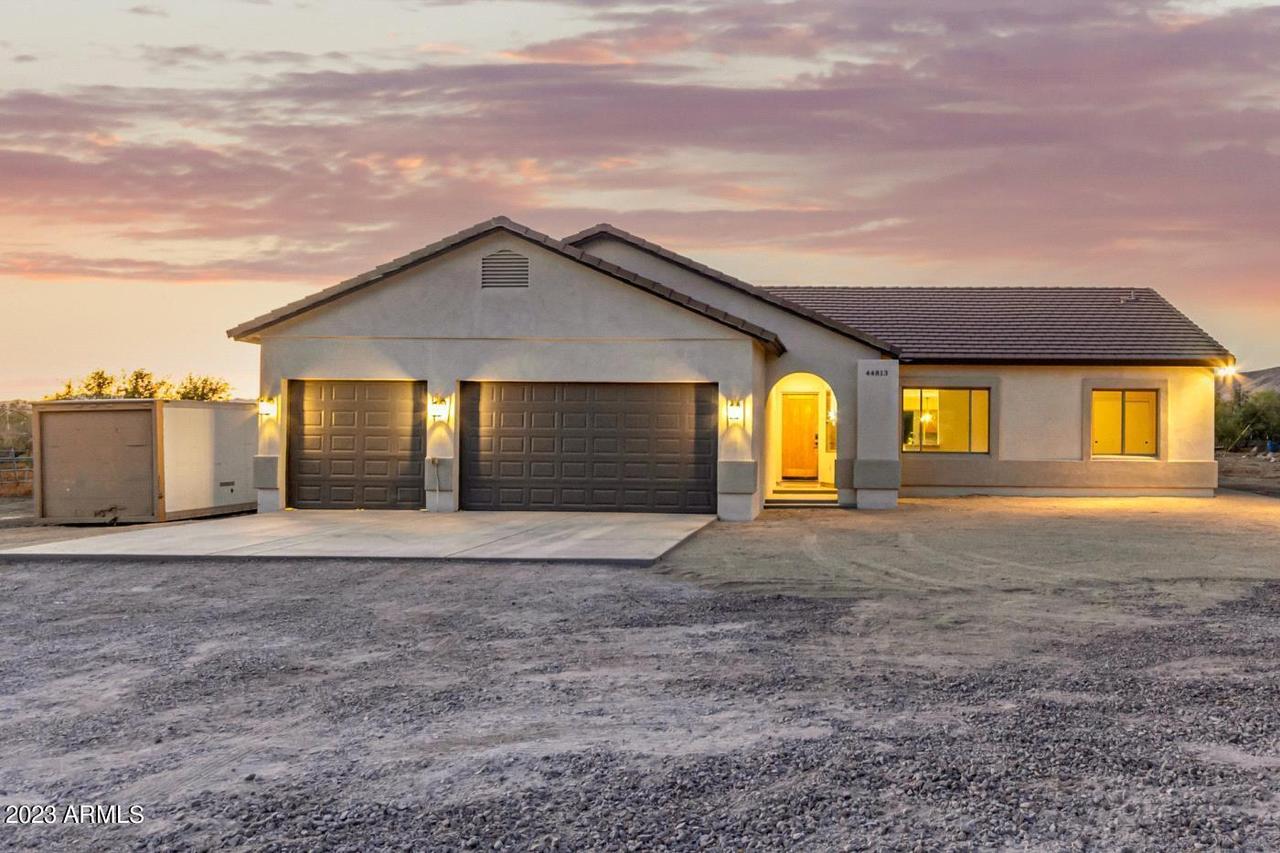 44813 N 7th St., New River, AZ 85087