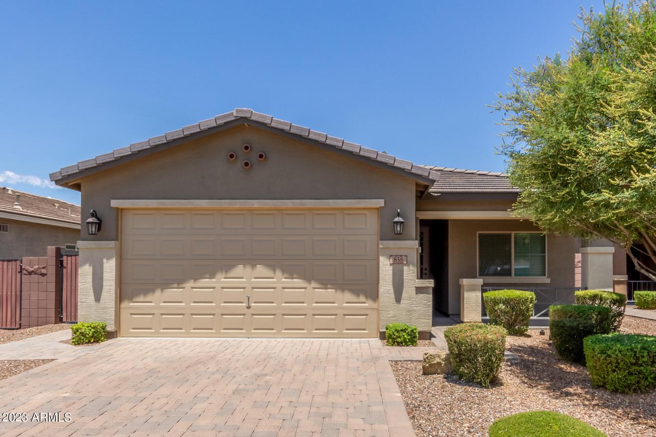 858 W Leadwood Ave., San Tan Valley, AZ 85140