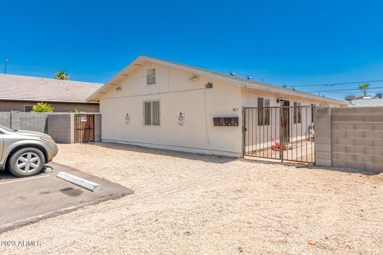2547 E Marguerite Ave., Phoenix, AZ 85040