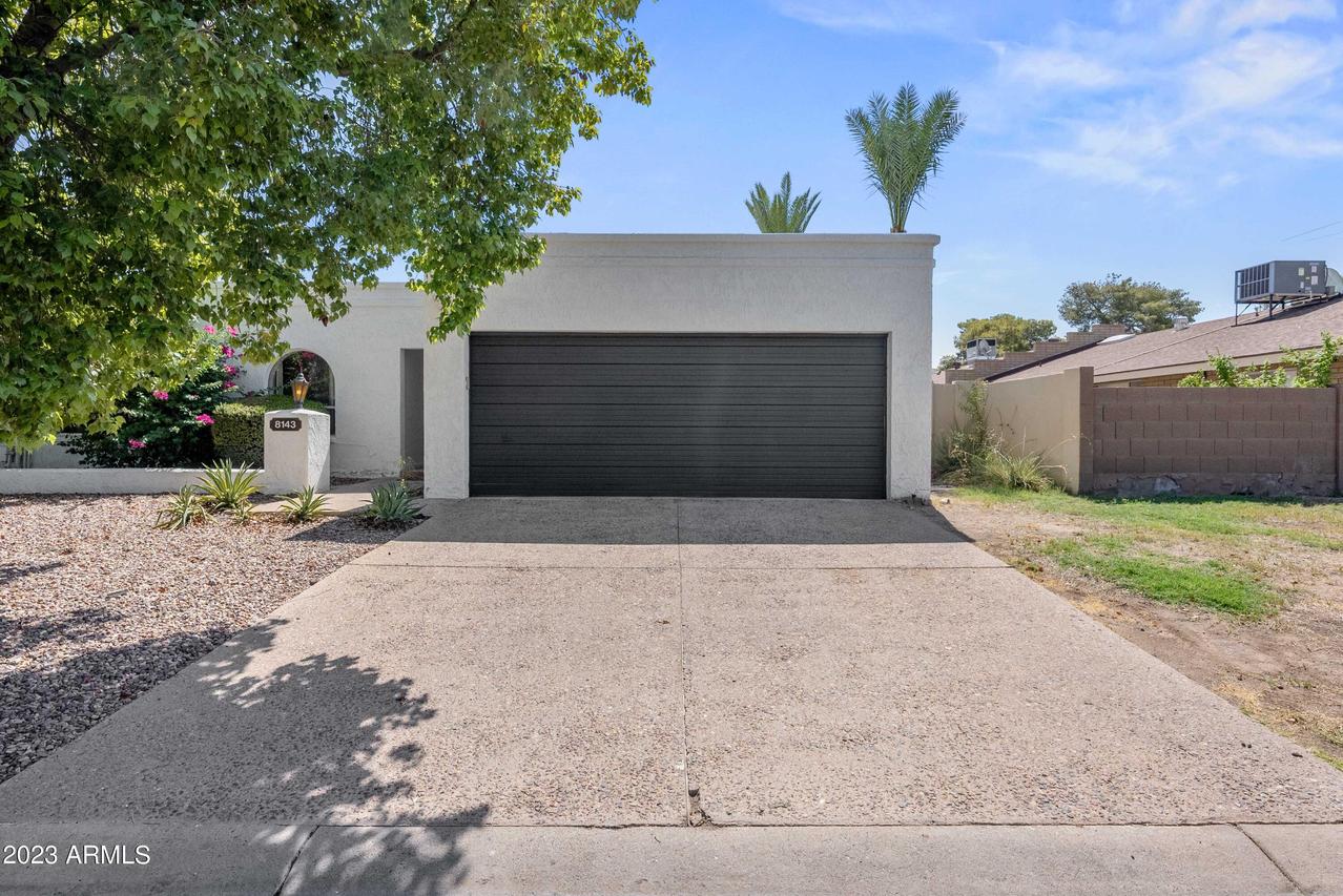 8143 N Royal Palm Cir., Phoenix, AZ 85020