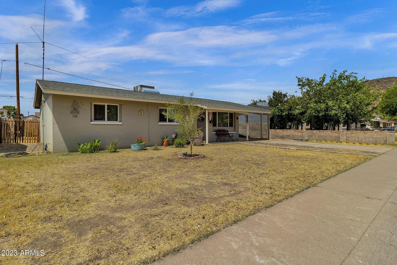 2132 W Laurel Ln., Phoenix, AZ 85029