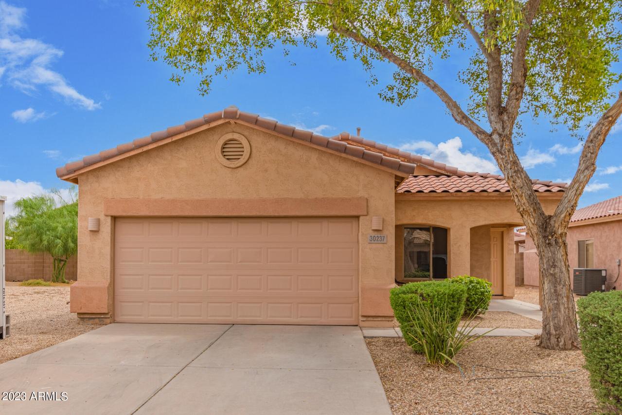 30237 N Royal Oak Way, San Tan Valley, AZ 85143