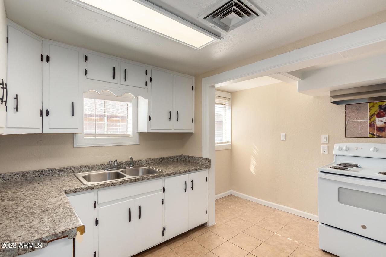 728 W Jones Ave., Phoenix, AZ 85041