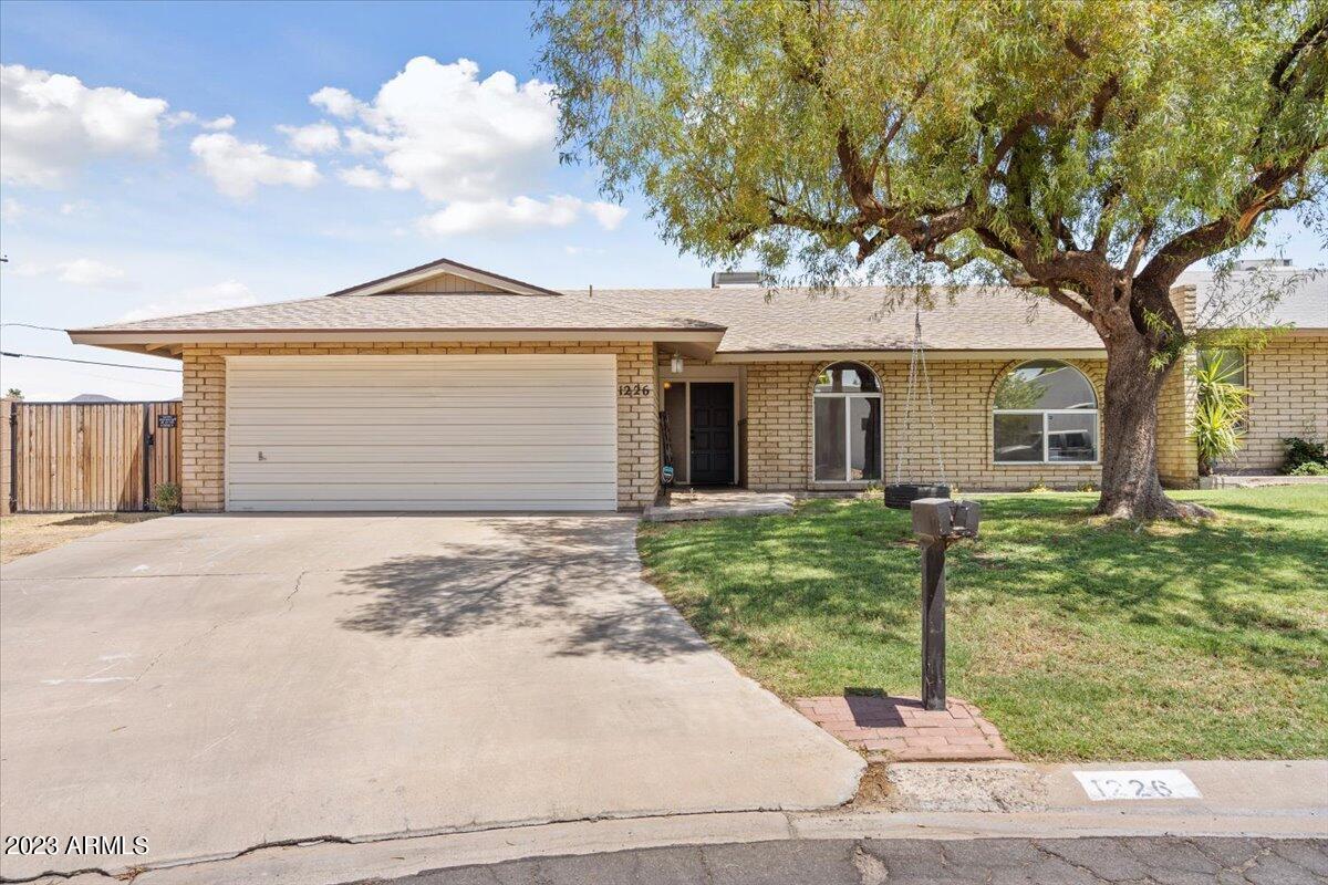 1226 E Royal Palm Cir., Phoenix, AZ 85020