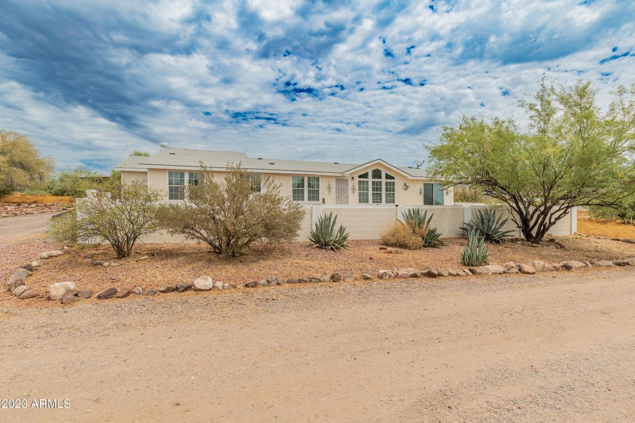 46625 N 12th Ln., New River, AZ 85087