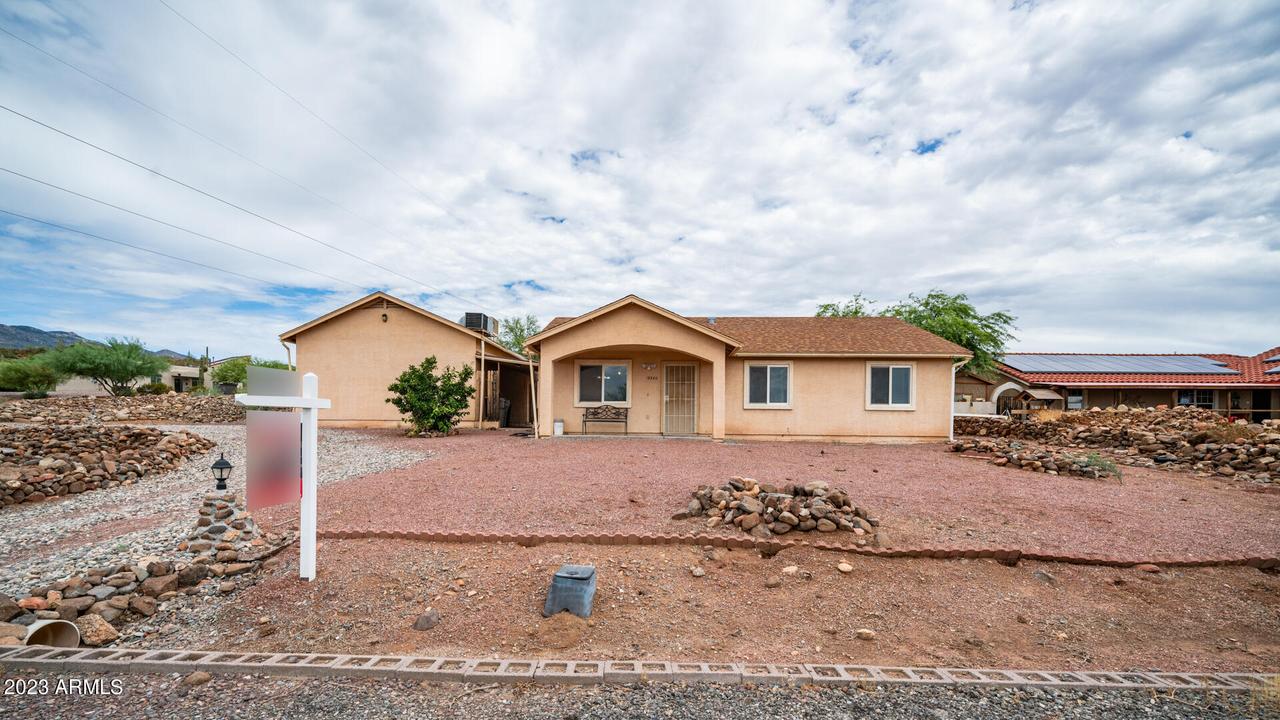 19280 E Cactus Way, Black Canyon City, AZ 85324